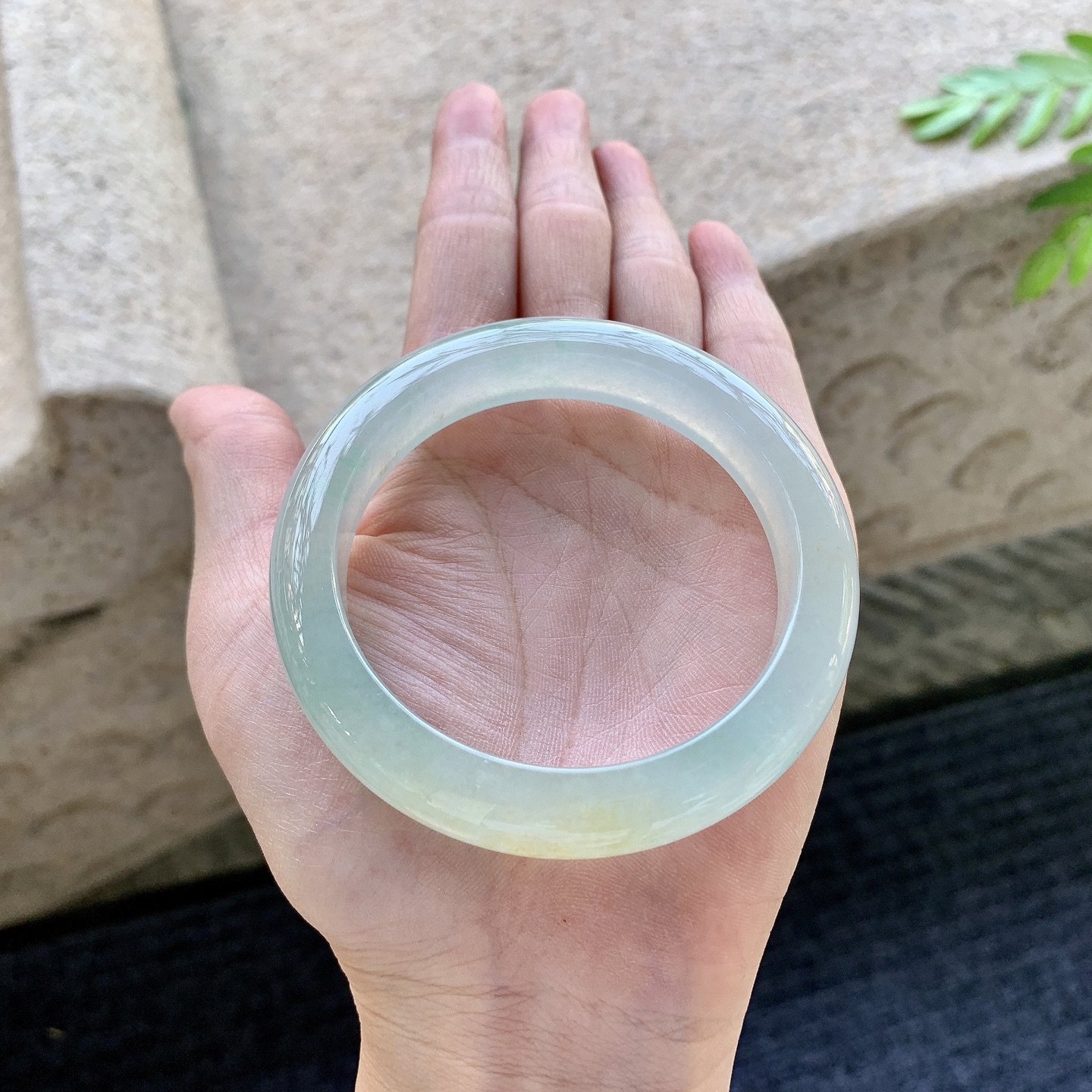 正圈54 55 圈口55.6/11.7/8.8 编码DJ092606 冰糯飘黄翡，水润，种老，细腻，无裂