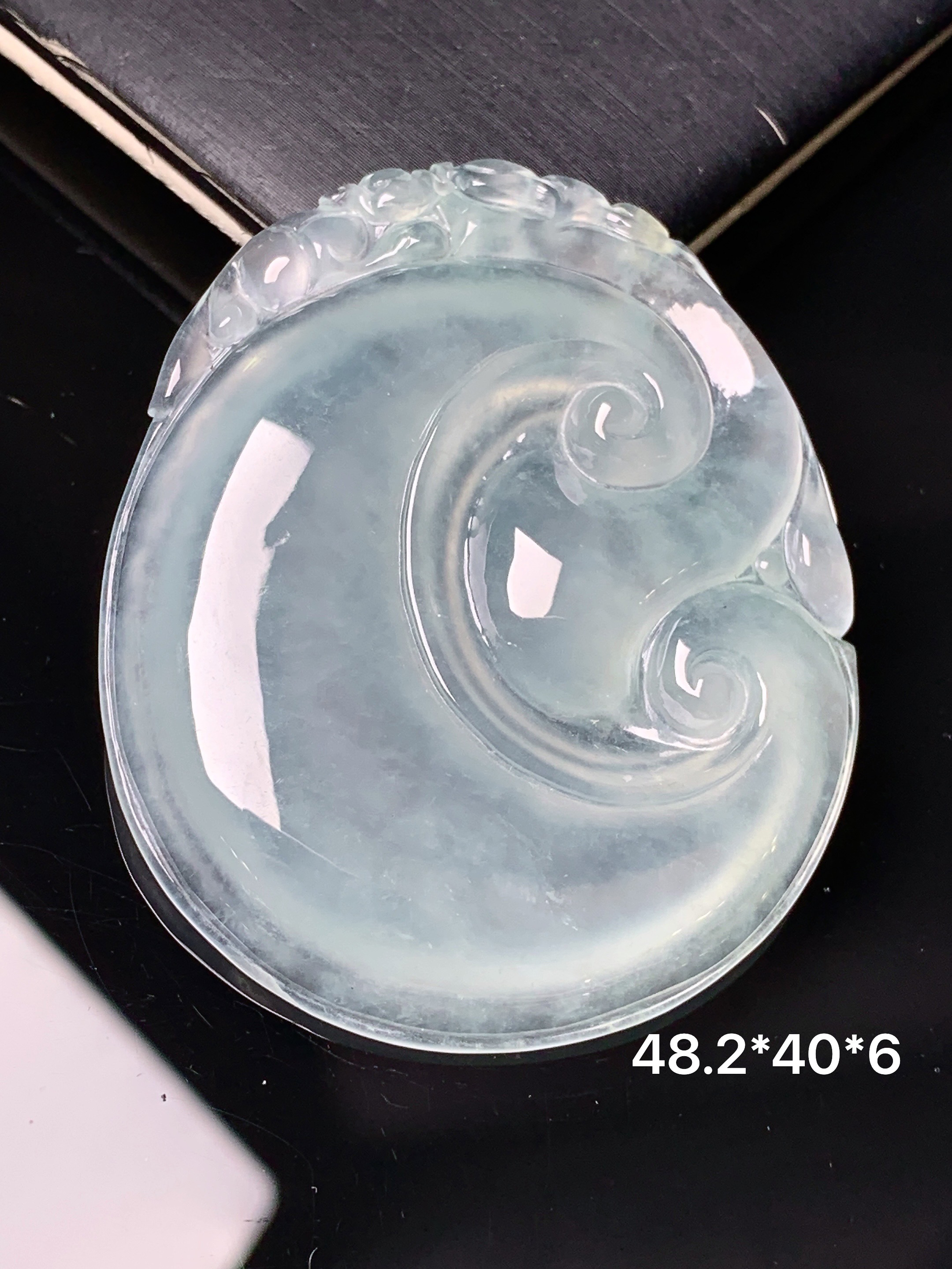 冰种如意吊坠 玉质细腻 色泽艳丽清新 水润亮眼 整体尺寸48.2*40*6 e6
