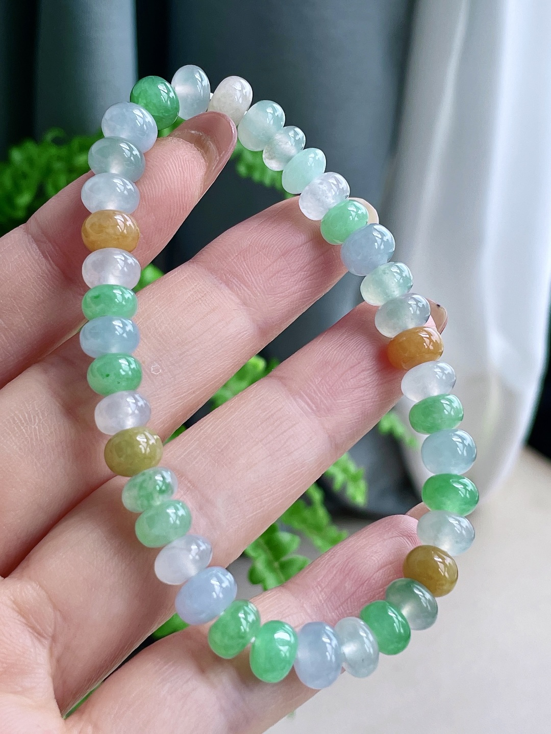 【珠子】冰多宝手串算盘珠手串 【说明】缅甸 性比高 【尺寸】7.5-4.8mm 【重量】18.6克