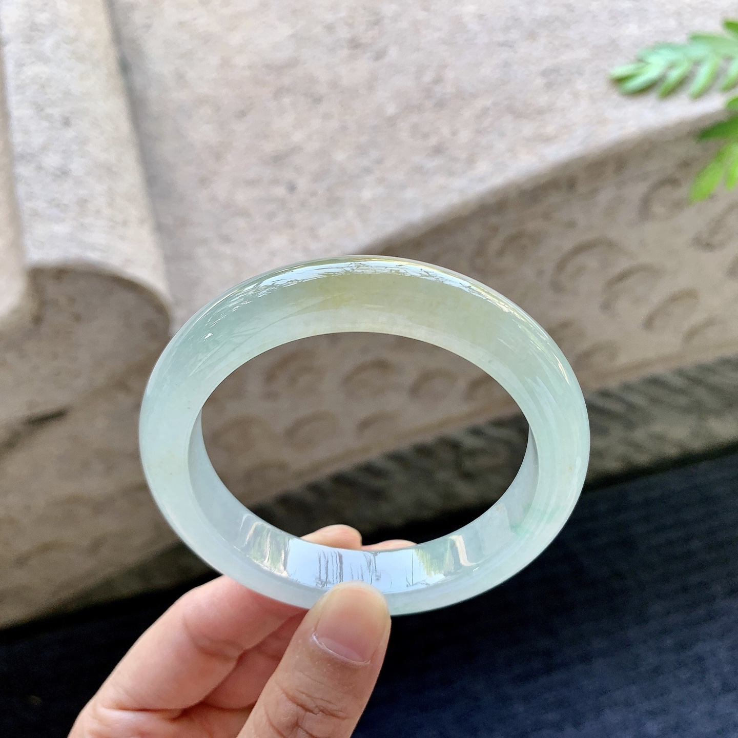 正圈54 55 圈口55.6/11.7/8.8 编码DJ092606 冰糯飘黄翡，水润，种老，细腻，无裂