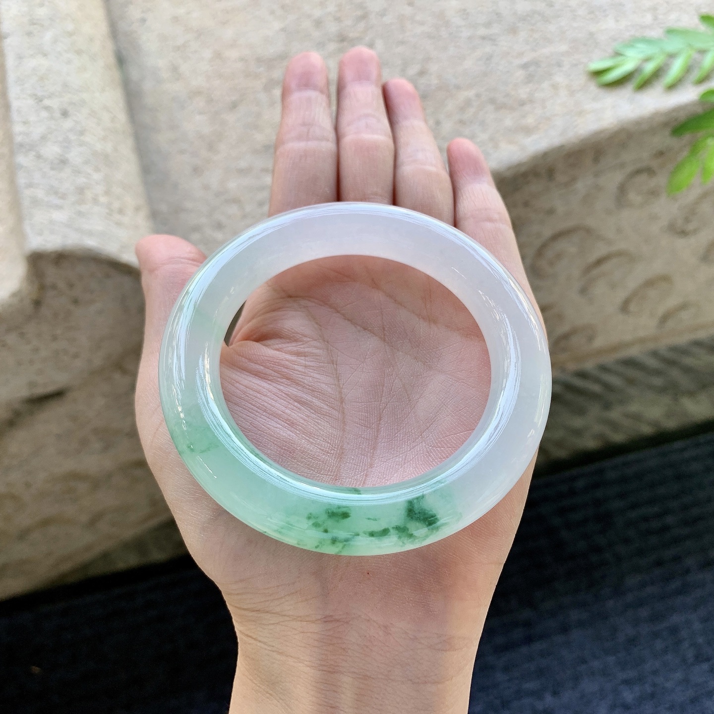 圆条54 55 圈口55.7/11.7/11.7 编码DJ092604 冰糯飘绿花，水润，种老，细腻