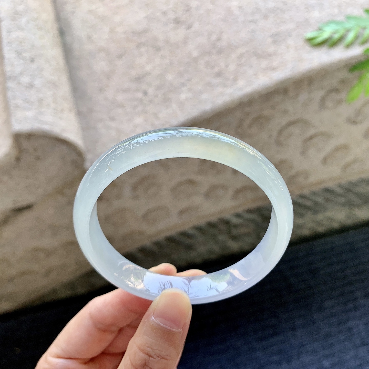 正圈57 58 圈口58/12/6.2 编码DJ092605 冰糯双彩，水润，种老，细腻，打灯有棉线
