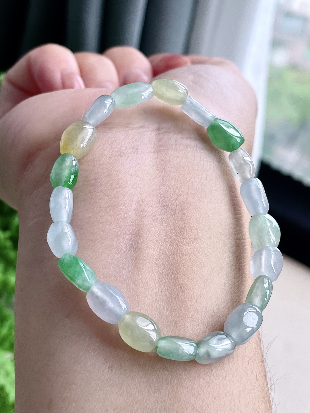 【珠子】冰多宝手串随形珠手串 【说明】缅甸 性比高 【尺寸】9-5.4-5.7mm 【重量】11.7克