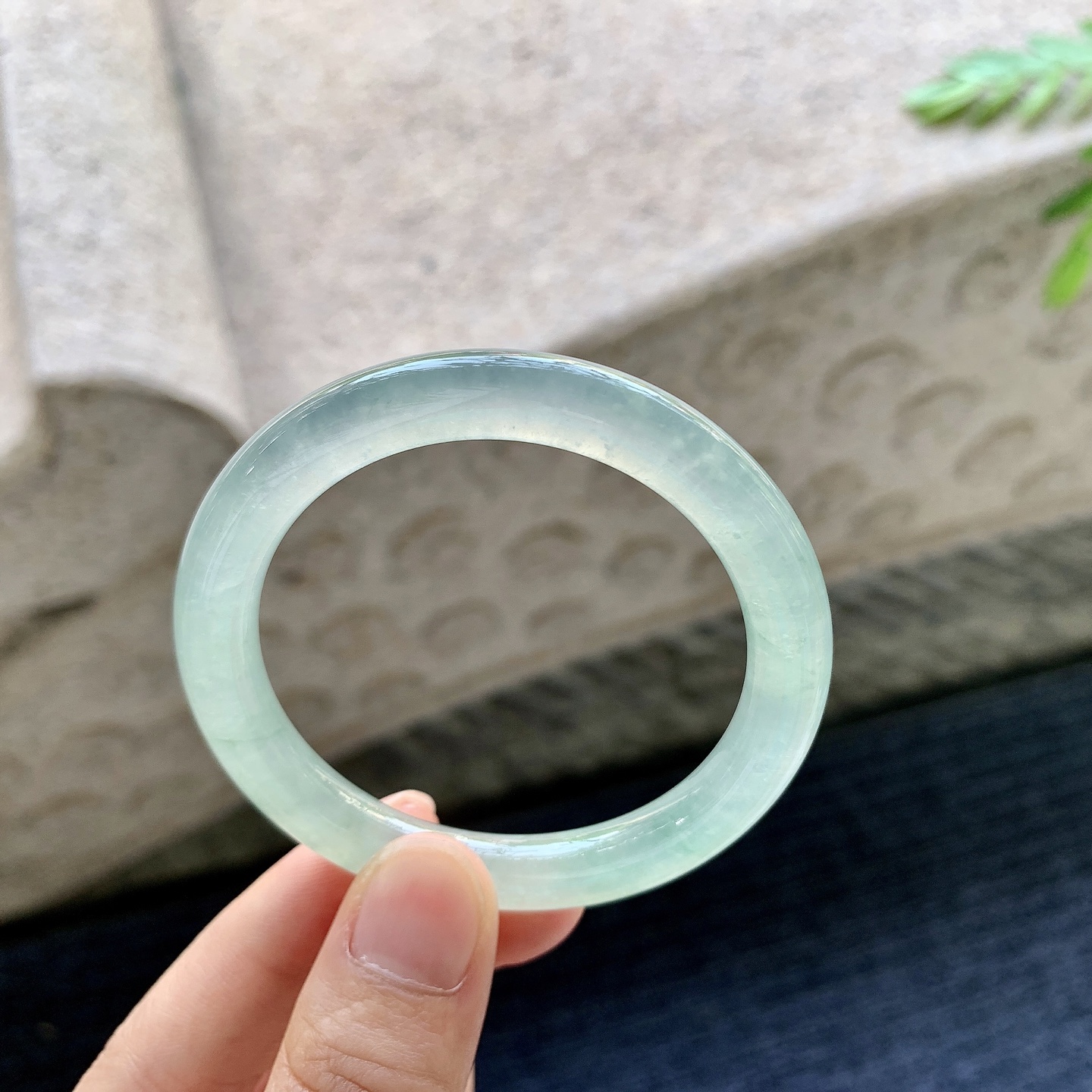 圆条47 48 圈口48.2/7/7.6 编码C5092623 冰晴绿，清透，水润，种老，细腻，打灯有絮线