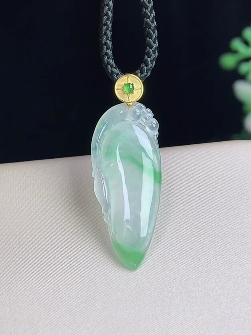 18k金镶冰飘绿福瓜，无裂，尺寸23.4-9.7-2.5mm，j26pa09