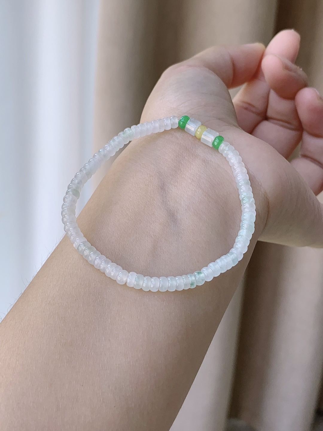 【珠子】白冰手串算盘珠珠子手串 【说明】缅甸 性比高 【尺寸】4-2.3mm 【重量】6.6克