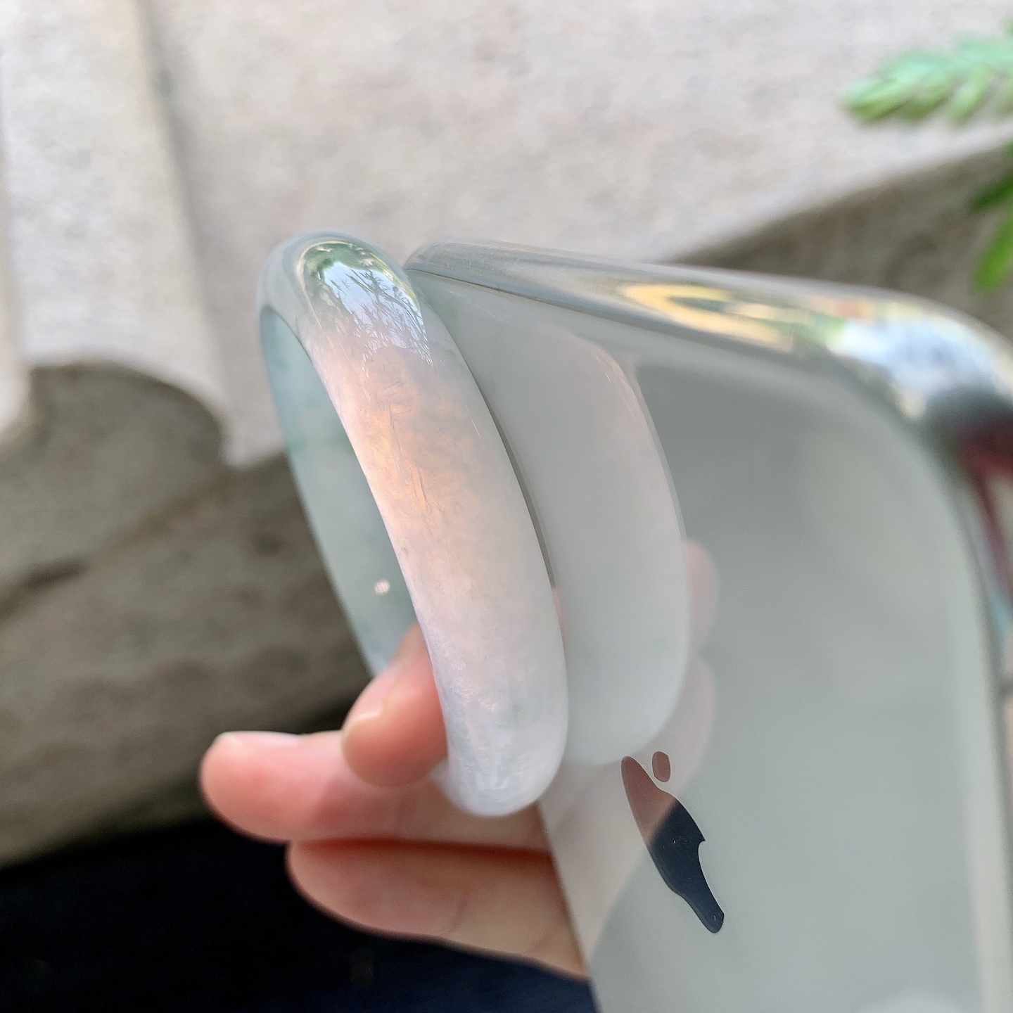 贵妃52 53 圈口53.4/46.6/11/7 编码C5092625 冰糯飘花，水润，种老，细腻，打灯有絮线