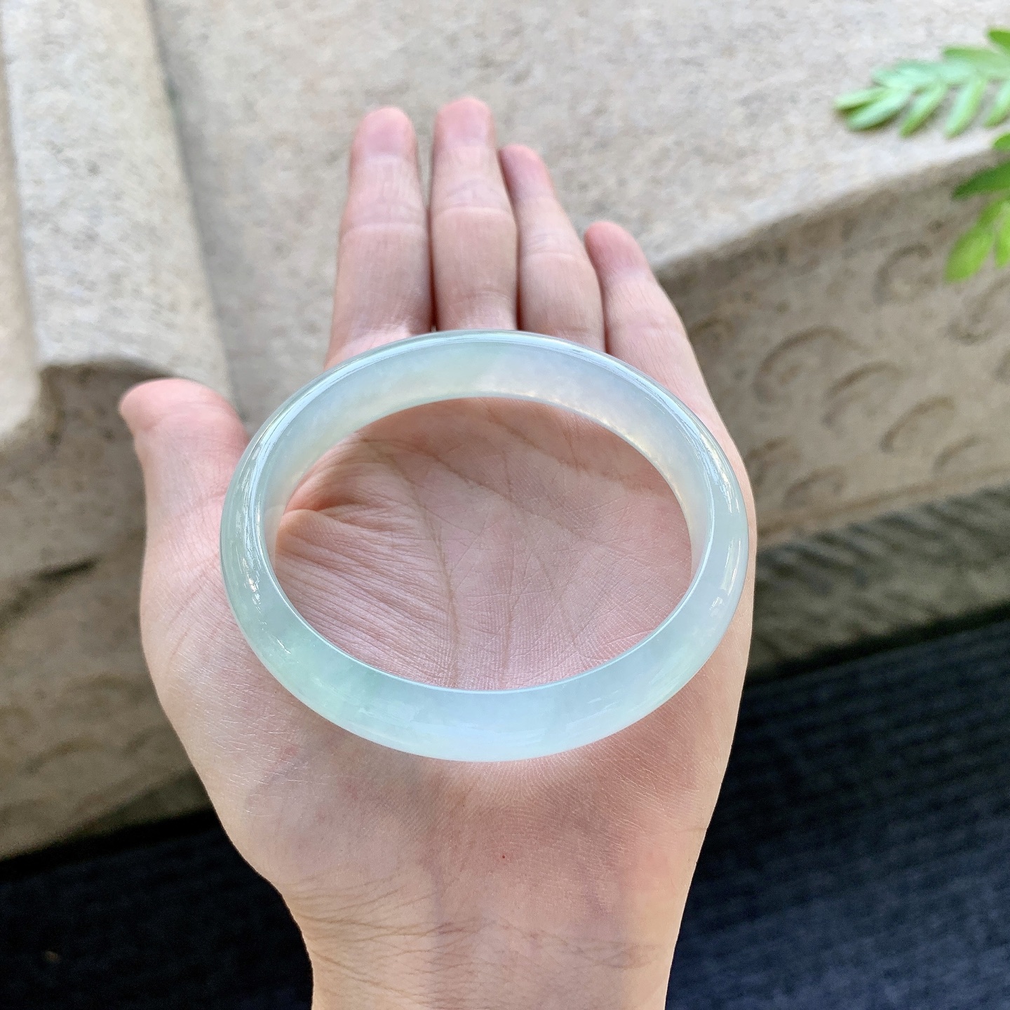 贵妃56 57 圈口57.5/51.2/12.5/6.5 编码HJ092610 冰糯晴底，水润，种老，细腻，无裂