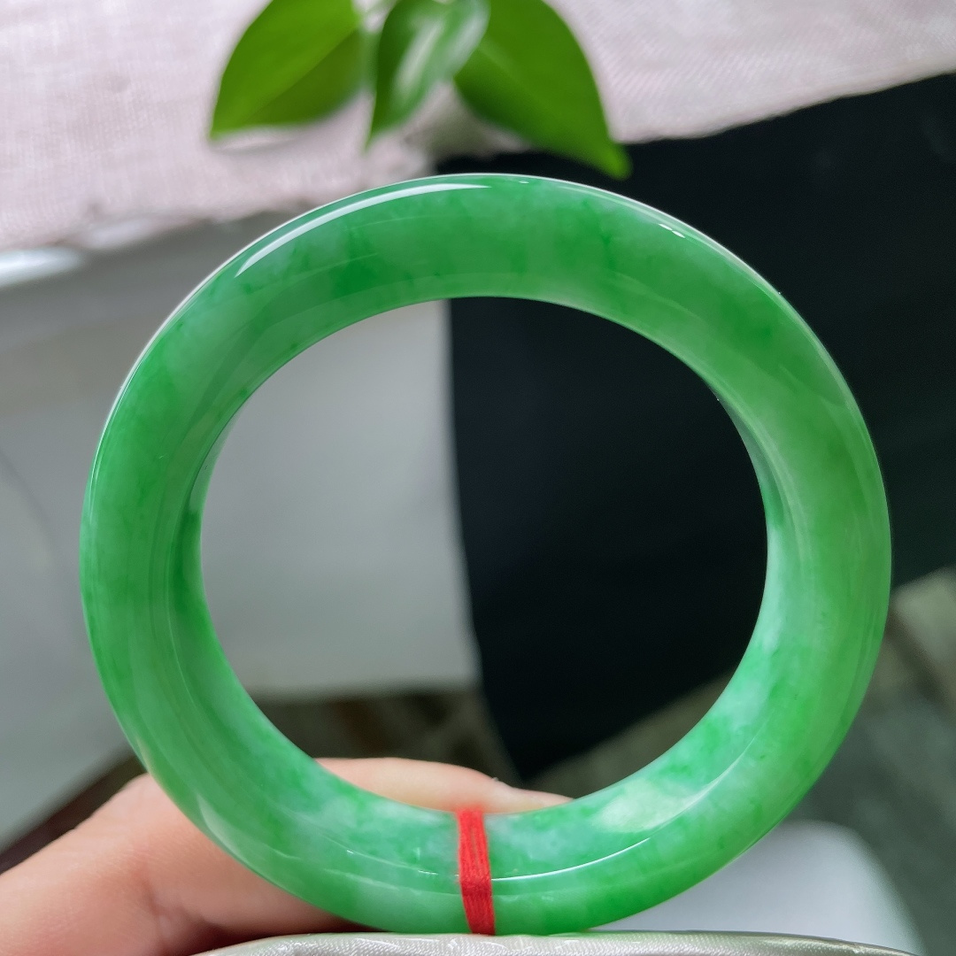 52.9/12.4/9.3，满绿正圈，翠色欲滴，艳丽贵气，种老，细润，极具东方美学的气质，无裂，ss59359a