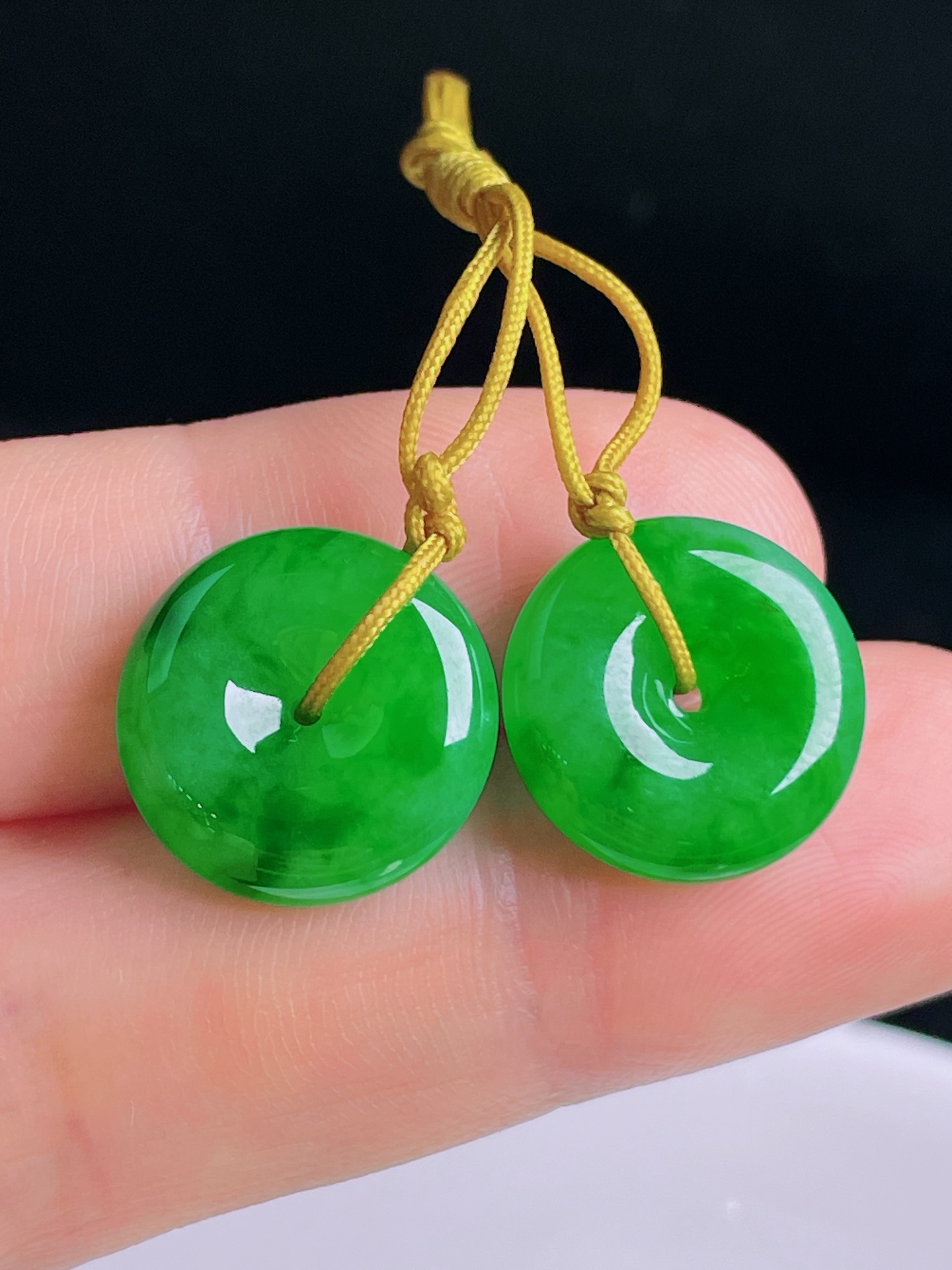 ️辣绿耳坠，老种起光，细底通透，尺寸：15/4.8mm0926