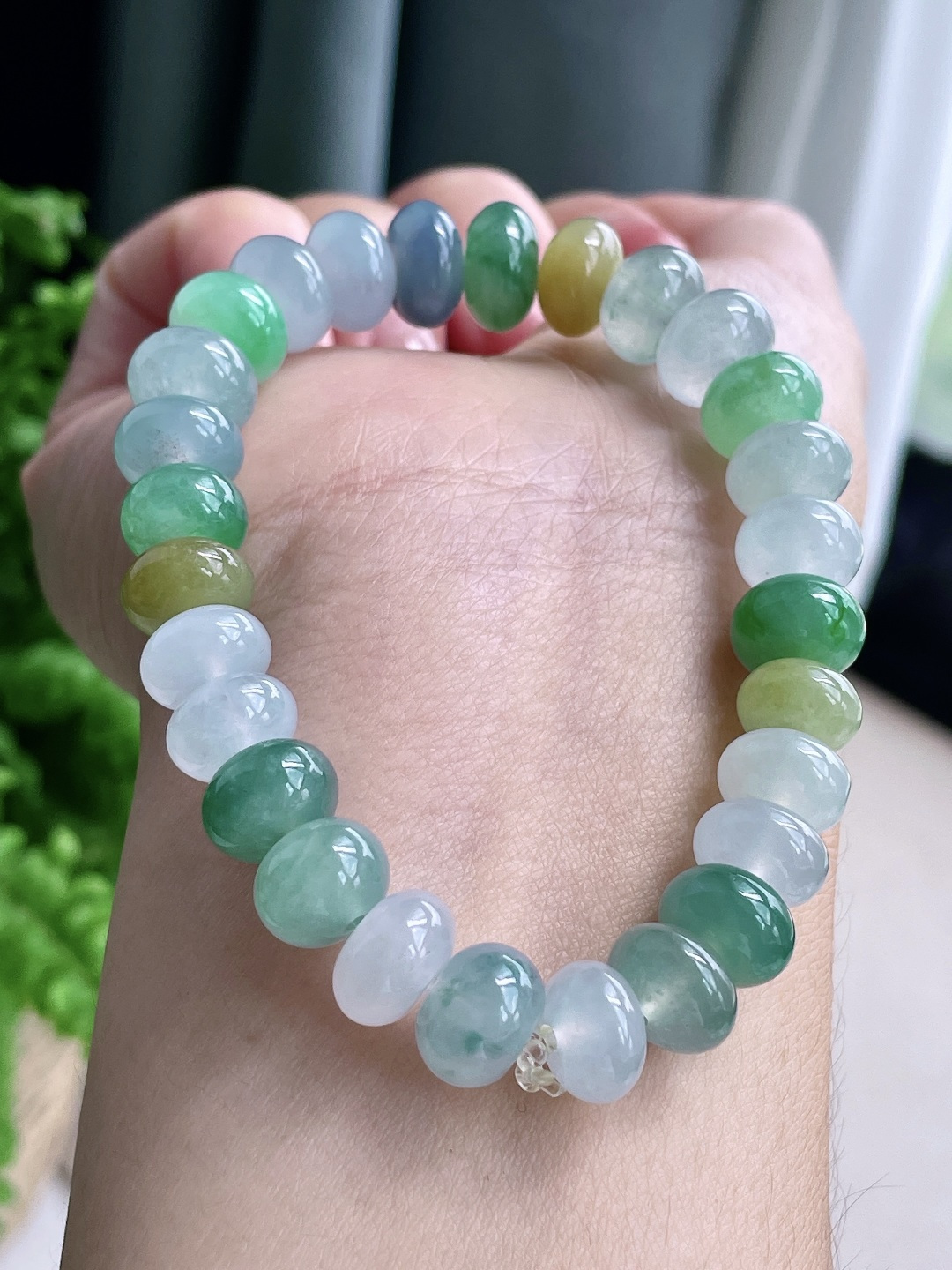 【珠子】冰多宝手串算盘珠手串 【说明】缅甸 性比高 【尺寸】9.2-5.7mm 【重量】35.6克