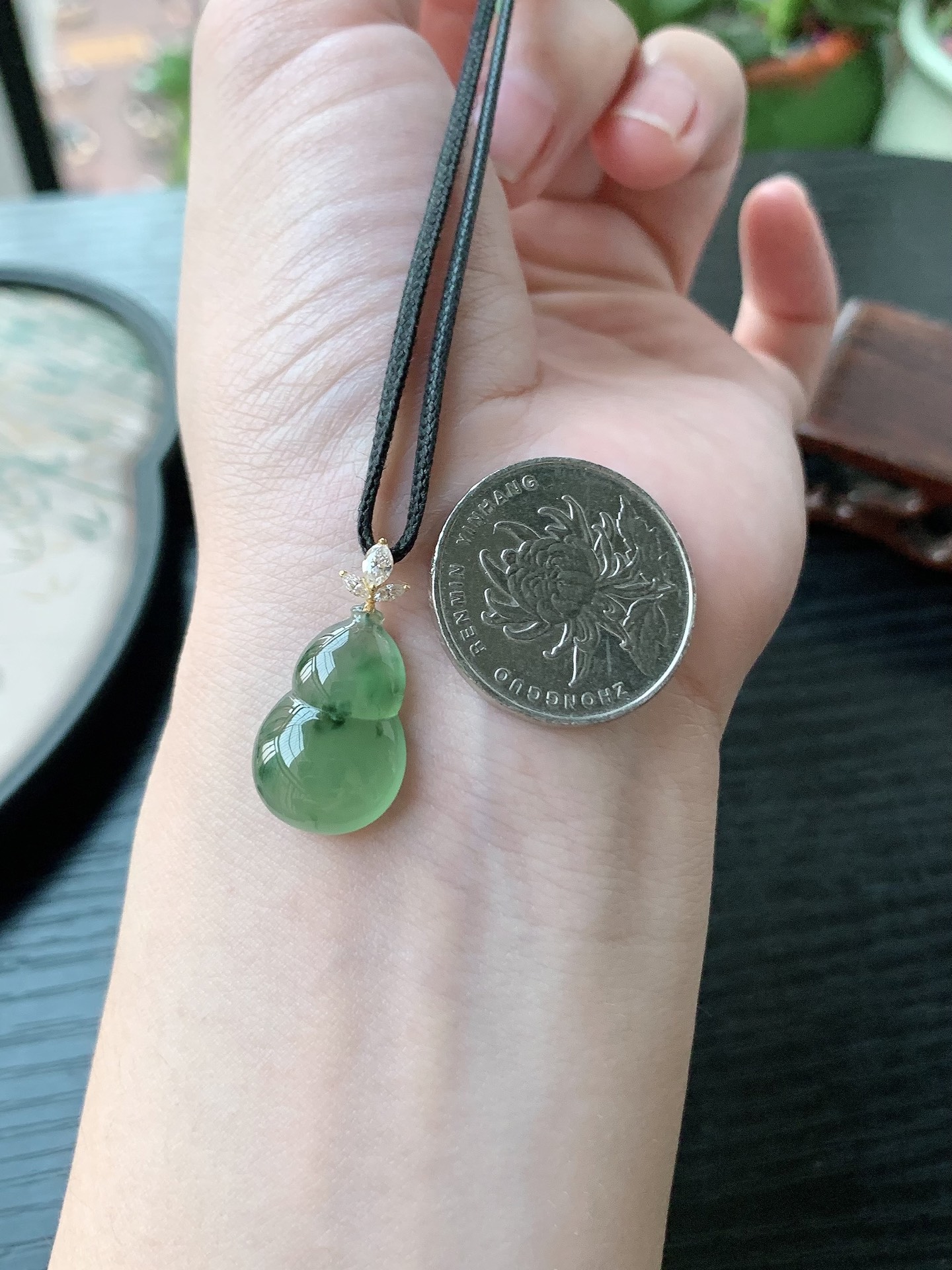 18k金镶嵌老坑冰种胶感晴水飘花葫芦吊坠 裸石尺寸:20.3-13-5mm