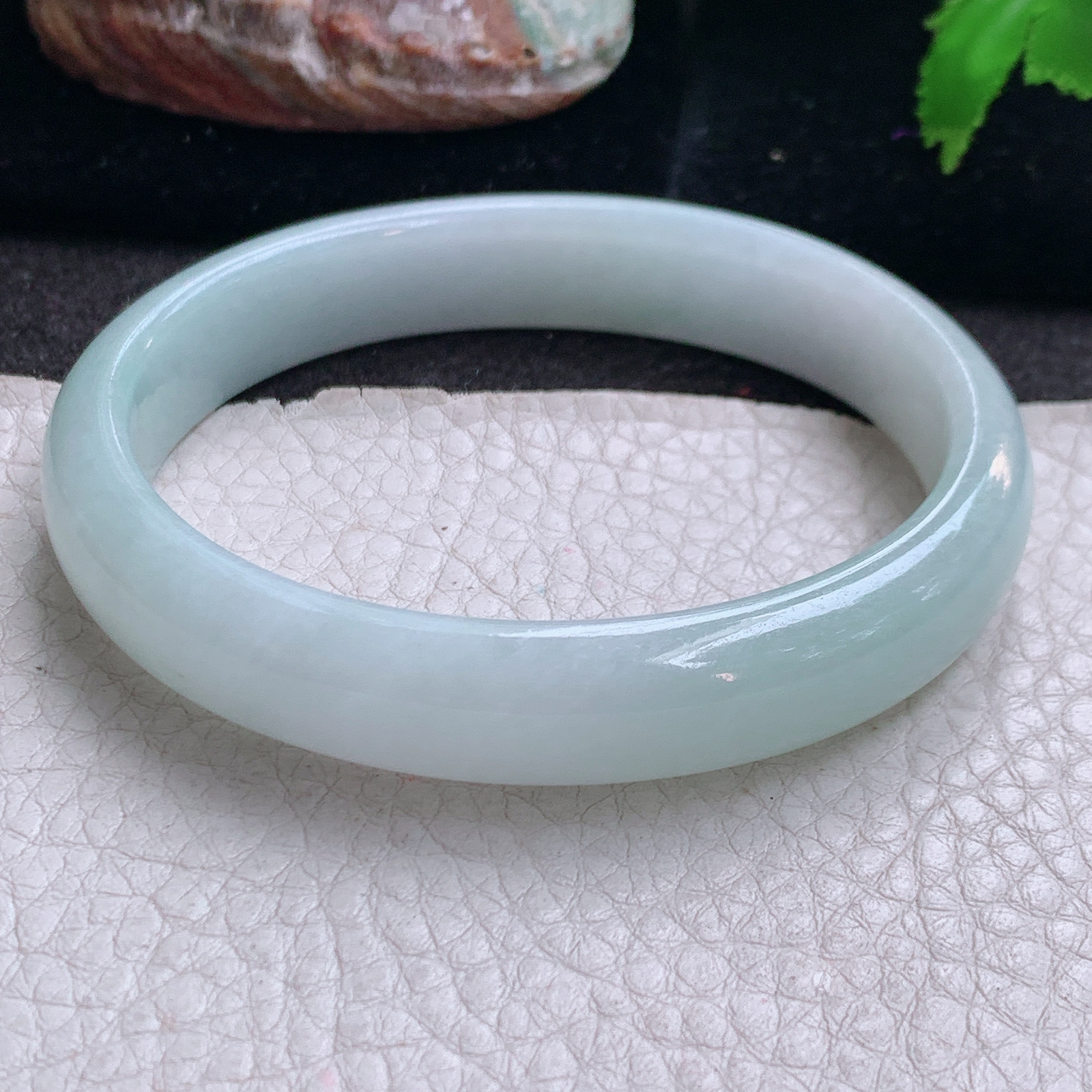 js大圈口60*53.5*12.2*6.8贵妃镯 缅甸翡翠a货玉手镯浅绿蛋形玉手环