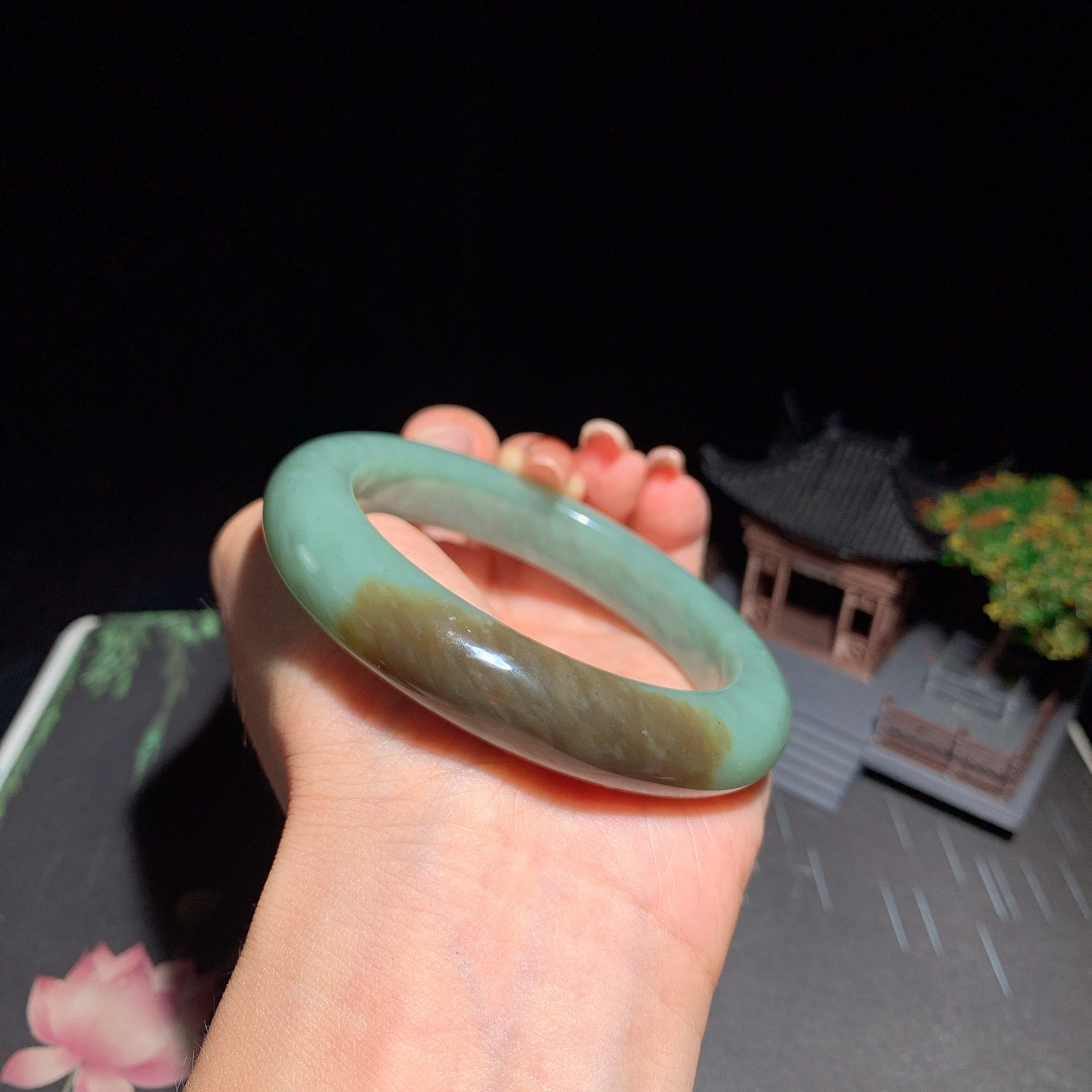 和田玉55.9圈口且末糖手镯！圈口55.9玉质细腻油润 底色纯净 脂粉好，品质高