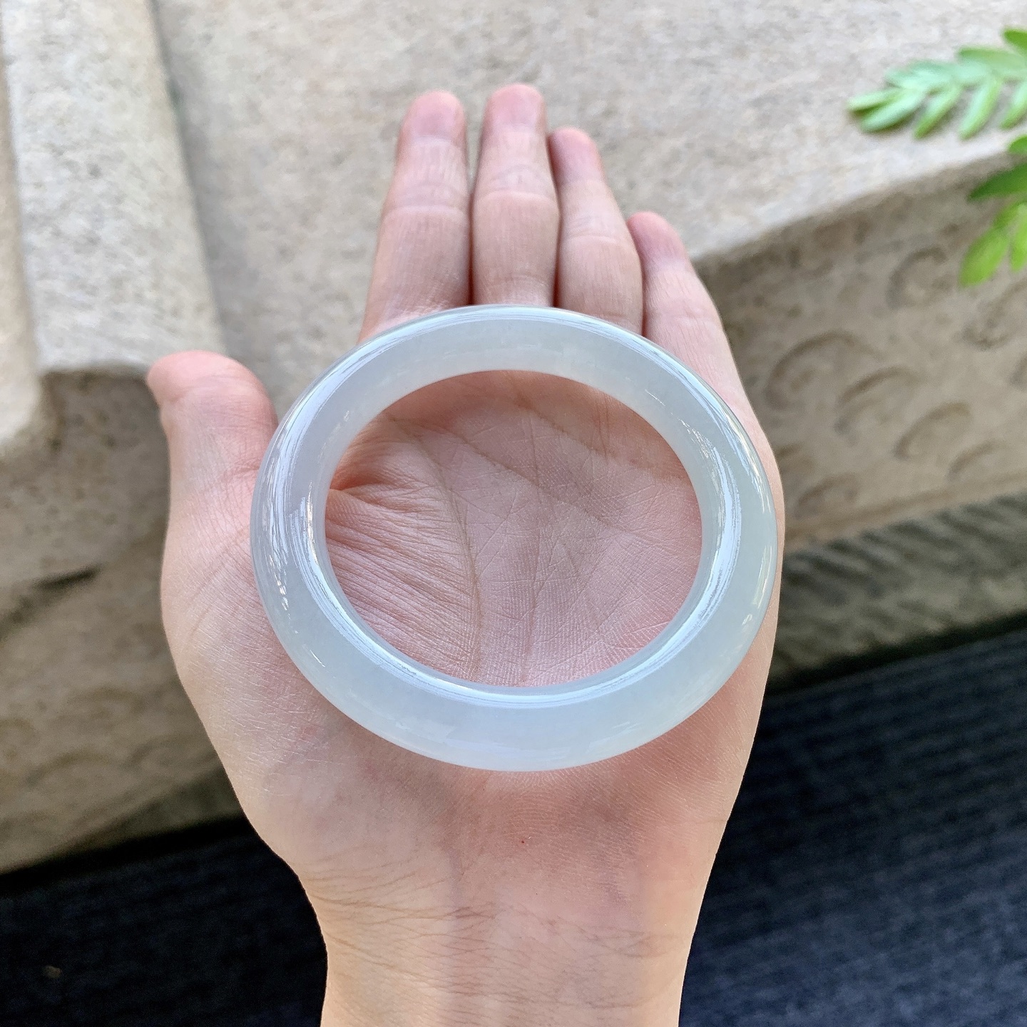 圆条50 51 圈口51.1/9.5/9.5 编码C5092624 细糯底色，水润，种老，细腻，打灯有棉线