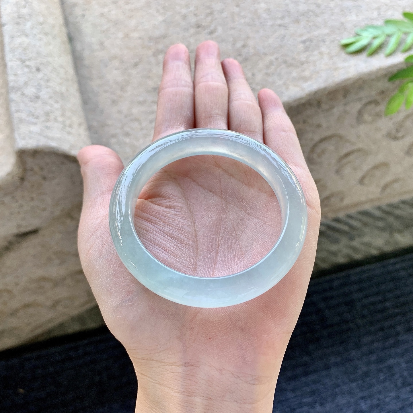 正圈51 52 圈口52/10.2/8 编码GF092611 冰糯底色，水润，种老，细腻，打灯有纹线