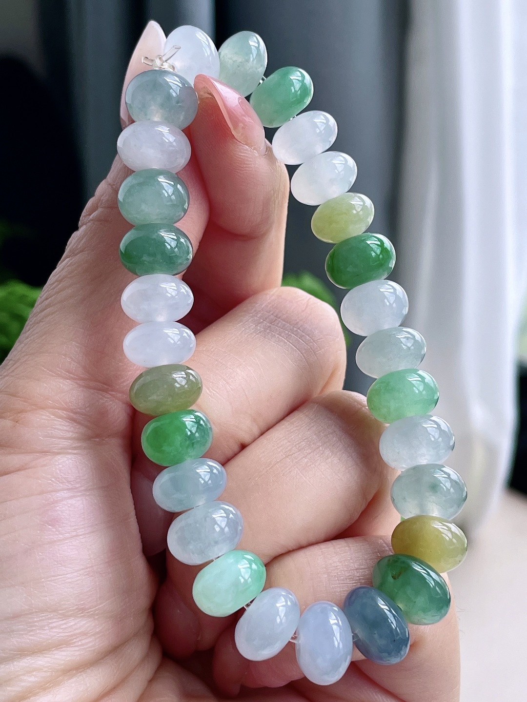 【珠子】冰多宝手串算盘珠手串 【说明】缅甸 性比高 【尺寸】9.2-5.7mm 【重量】35.6克