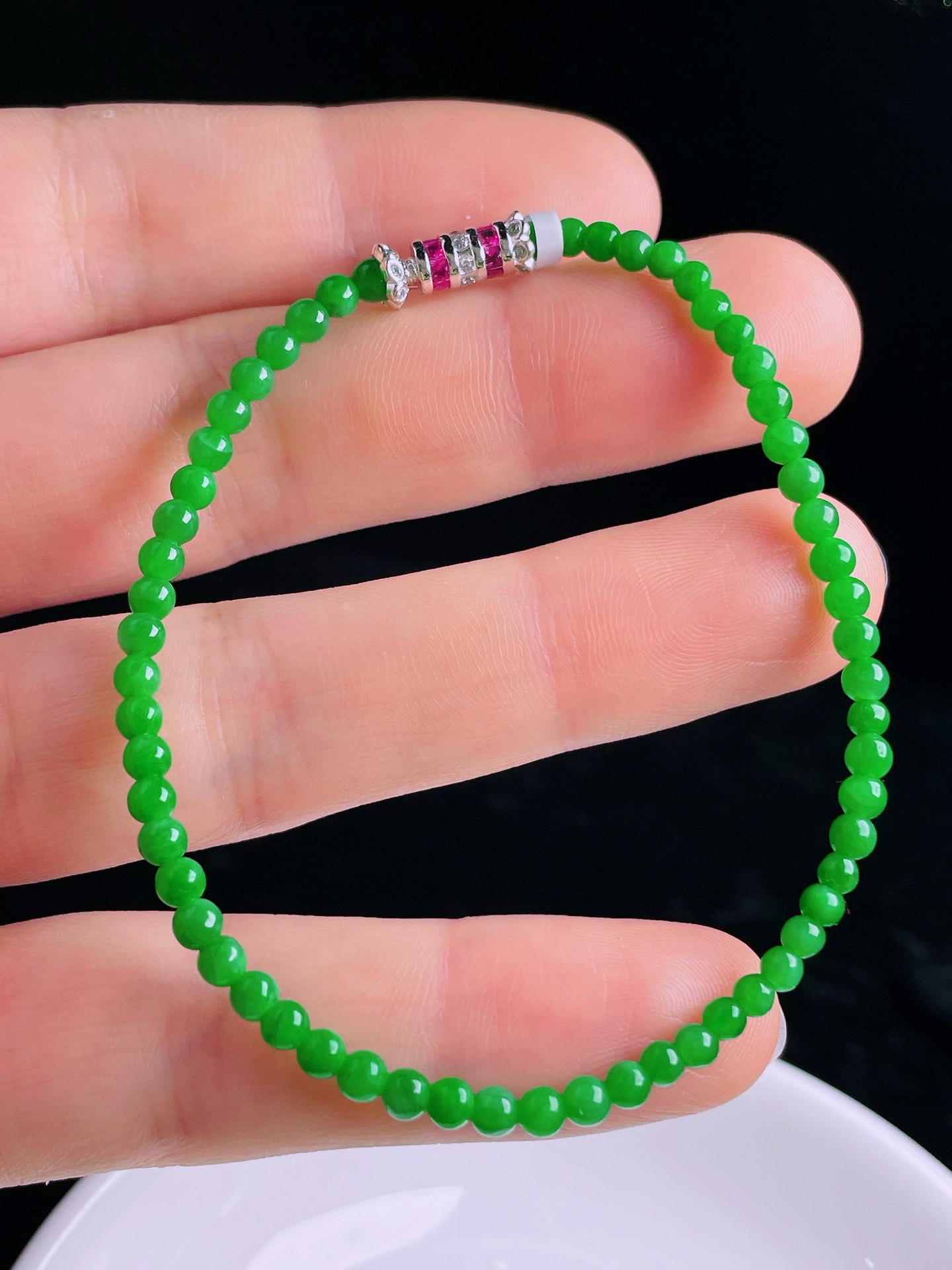 辣绿手串，老种起光，细底通透，尺寸：3.2mm0926