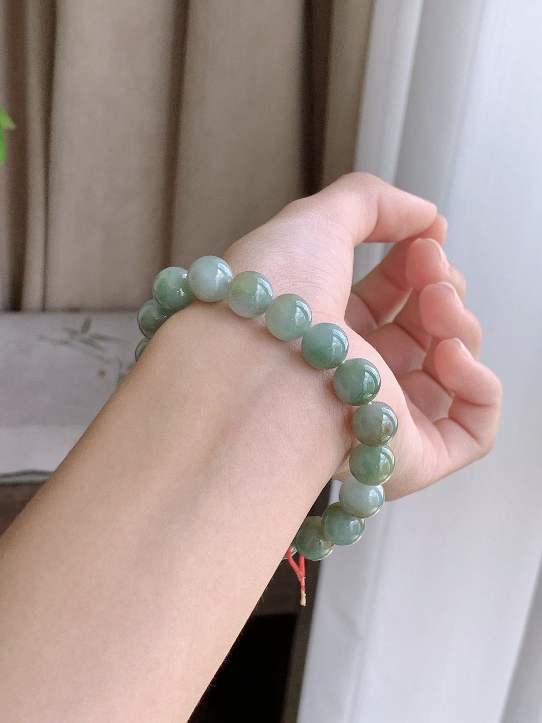 【珠子】冰飘黄翡手串圆珠子手串 【说明】缅甸 性比高 【尺寸】10mm 【重量】31.9克
