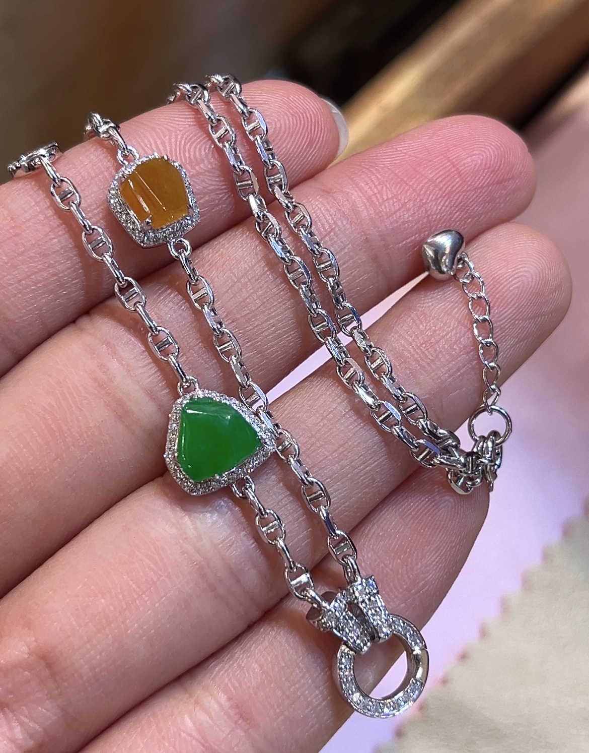️，冰种翡翠蛋面项链 胶感十足，特色款，性比超高 料子，18k金镶南非钻，种水️，7.4-7.1