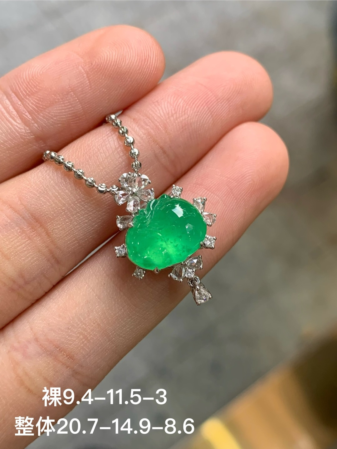 ️阳绿吊坠，无裂 18k金镶嵌，9.4-11.5-3