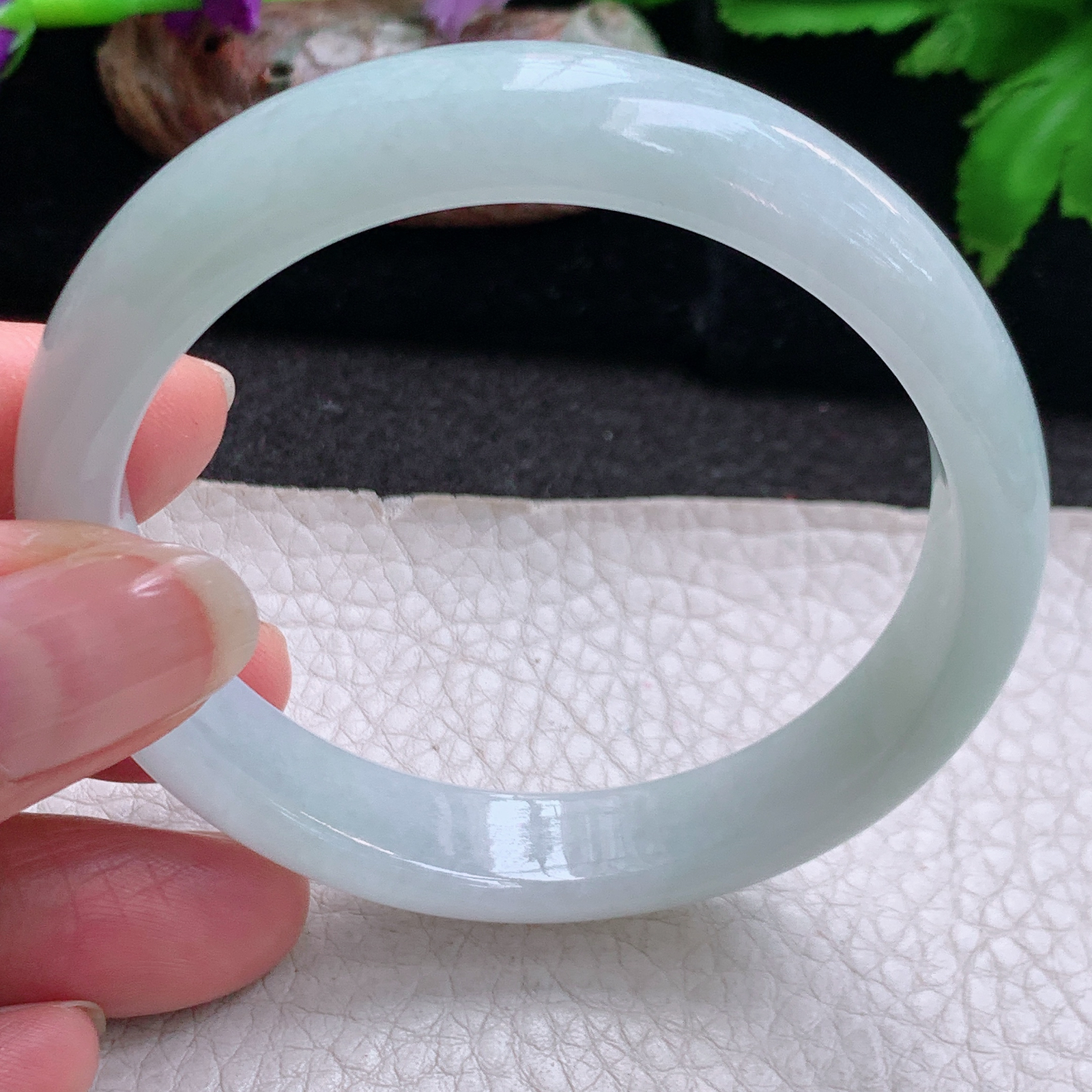 js大圈口60*53.5*12.2*6.8贵妃镯 缅甸翡翠a货玉手镯浅绿蛋形玉手环