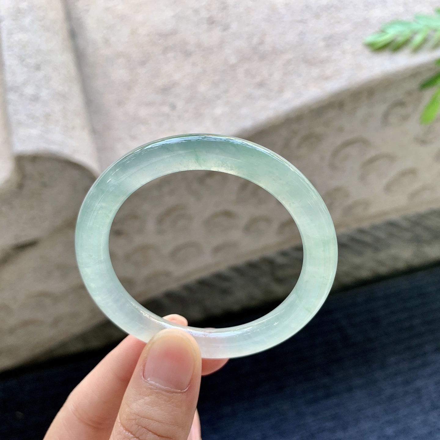 圆条47 48 圈口48.2/7/7.6 编码C5092623 冰晴绿，清透，水润，种老，细腻，打灯有絮线