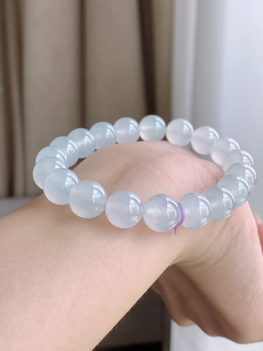 【珠子】白冰手串圆珠子手串 【说明】缅甸 性比高 【尺寸】10mm 【重量】33.7克