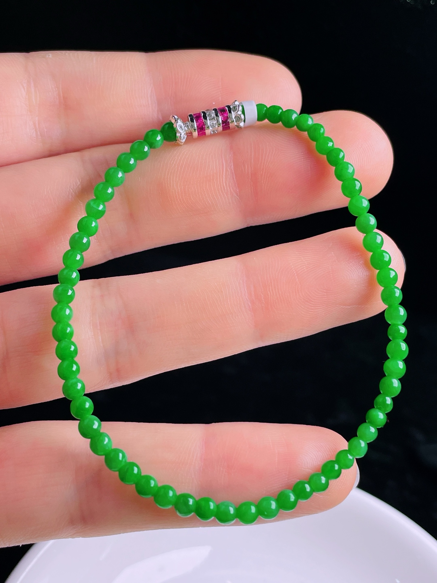 辣绿手串，老种起光，细底通透，尺寸：3.2mm0926
