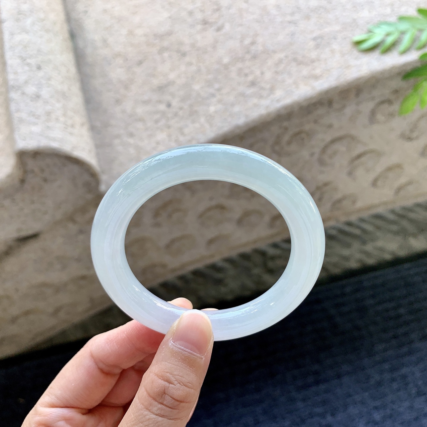 圆条50 51 圈口51.1/9.5/9.5 编码C5092624 细糯底色，水润，种老，细腻，打灯有棉线