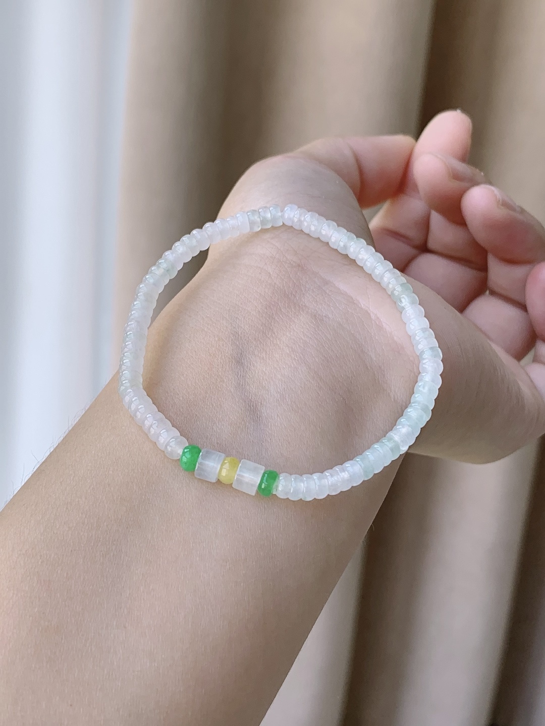 【珠子】白冰手串算盘珠珠子手串 【说明】缅甸 性比高 【尺寸】4-2.3mm 【重量】6.6克