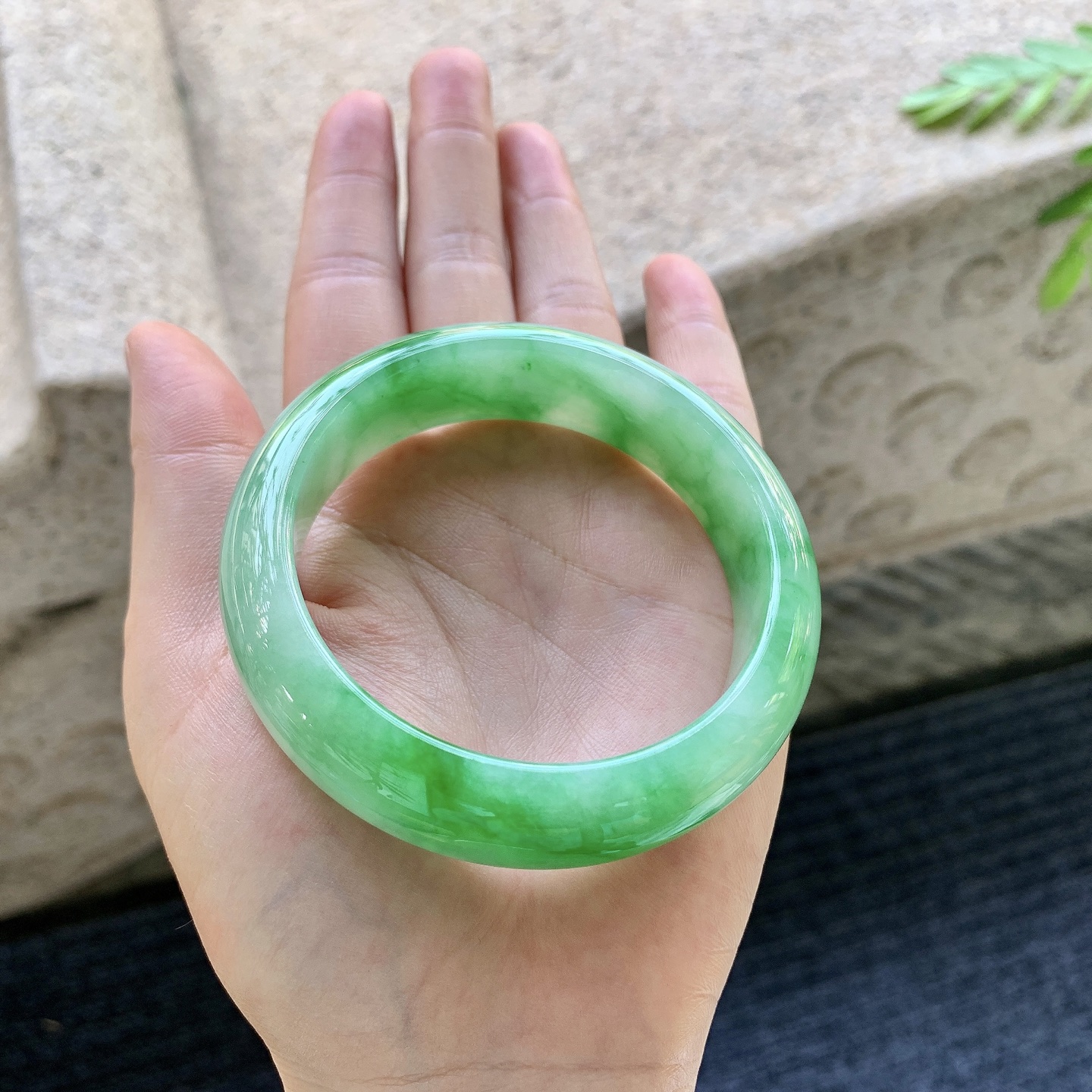 正圈55 56 圈口56/16/8.6 编码W6092617 冰糯飘辣绿，宽版，水润，种老，细腻，打