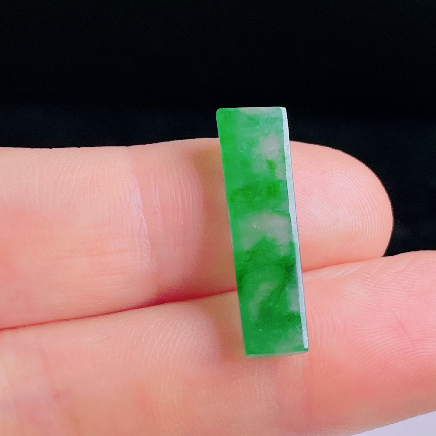️冰绿无事牌裸石，老种起光，细底通透，尺寸：24/7/3.4mm0926