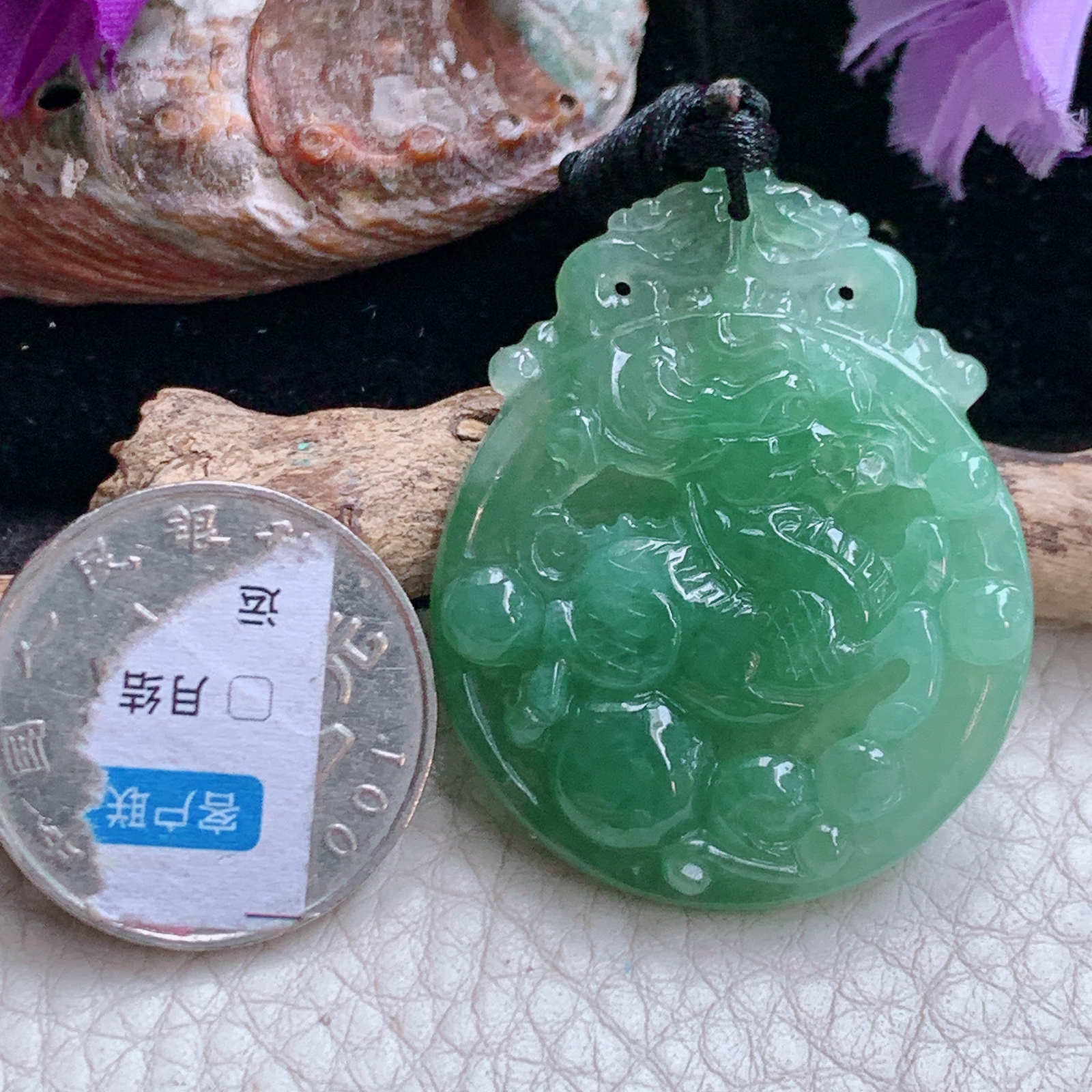 f8实拍40.7*32.7*5.5精雕缅甸翡翠冰绿招财貔貅玉吊坠 玉挂件