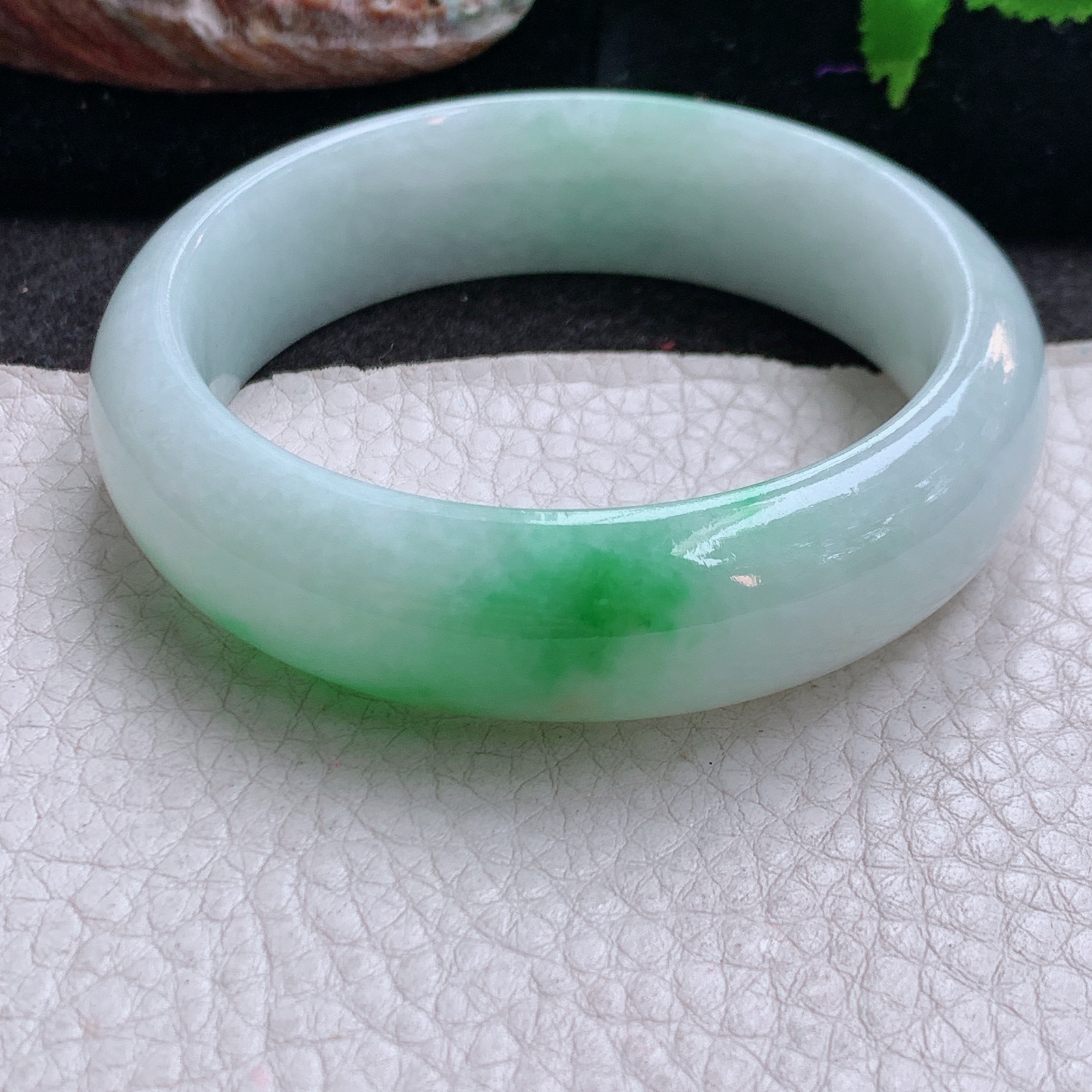 js小圈口53*15.8*8轮胎镯 缅甸翡翠a货玉手镯高品质飘绿宽边玉手环