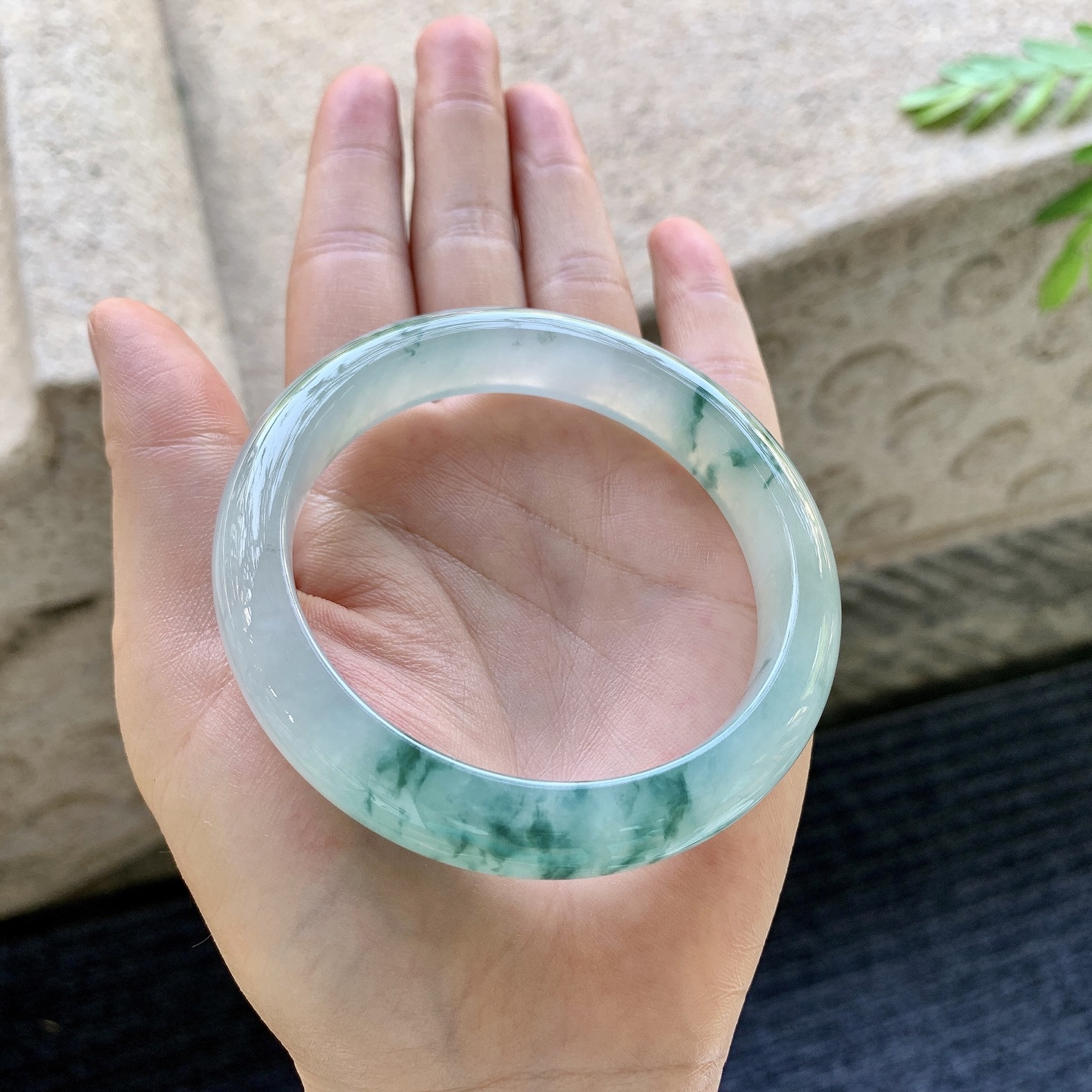 正圈56 57 圈口57.5/12.4/8.6 编码DJ092608 冰糯飘花，水润，种老，细腻，打