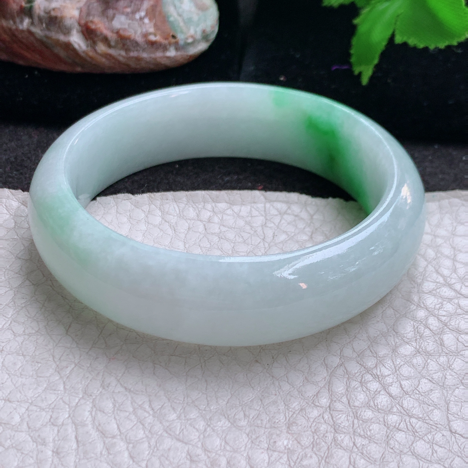 js小圈口53*15.8*8轮胎镯 缅甸翡翠a货玉手镯高品质飘绿宽边玉手环