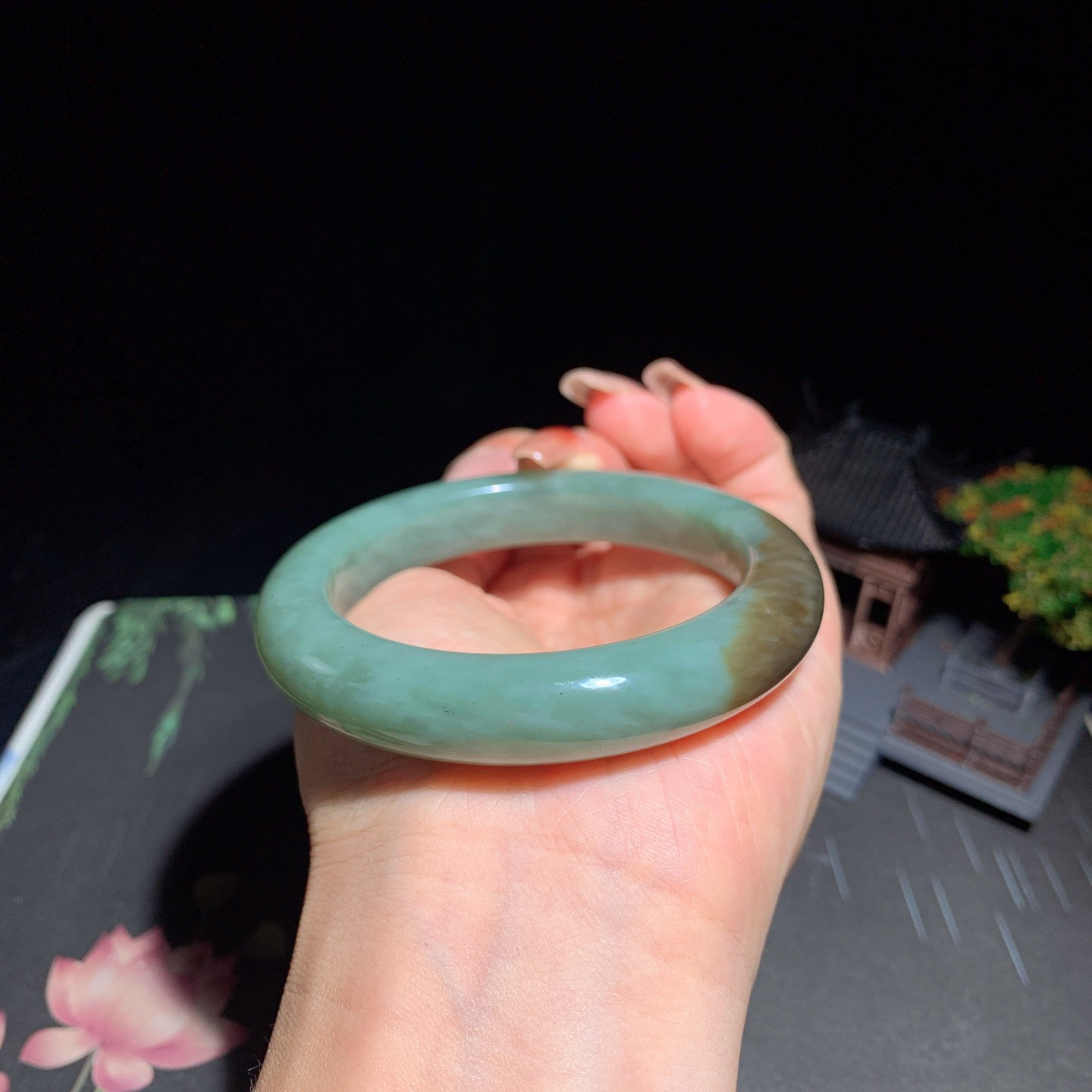 和田玉55.9圈口且末糖手镯！圈口55.9玉质细腻油润 底色纯净 脂粉好，品质高