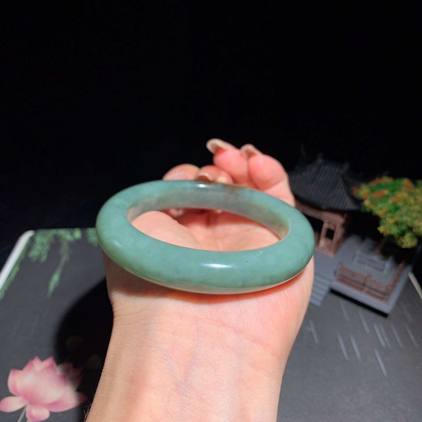 和田玉55.9圈口且末糖手镯！圈口55.9玉质细腻油润 底色纯净 脂粉好，品质高