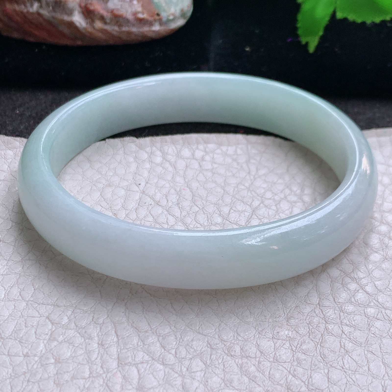 js大圈口60*53.5*12.2*6.8贵妃镯 缅甸翡翠a货玉手镯浅绿蛋形玉手环