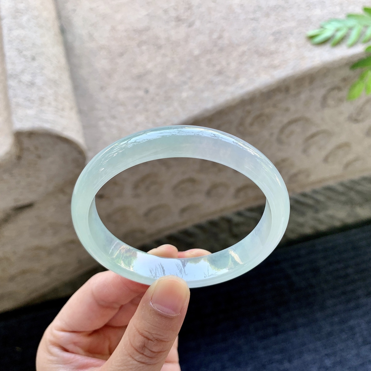 贵妃56 57 圈口57.5/51.2/12.5/6.5 编码HJ092610 冰糯晴底，水润，种老，细腻，无裂