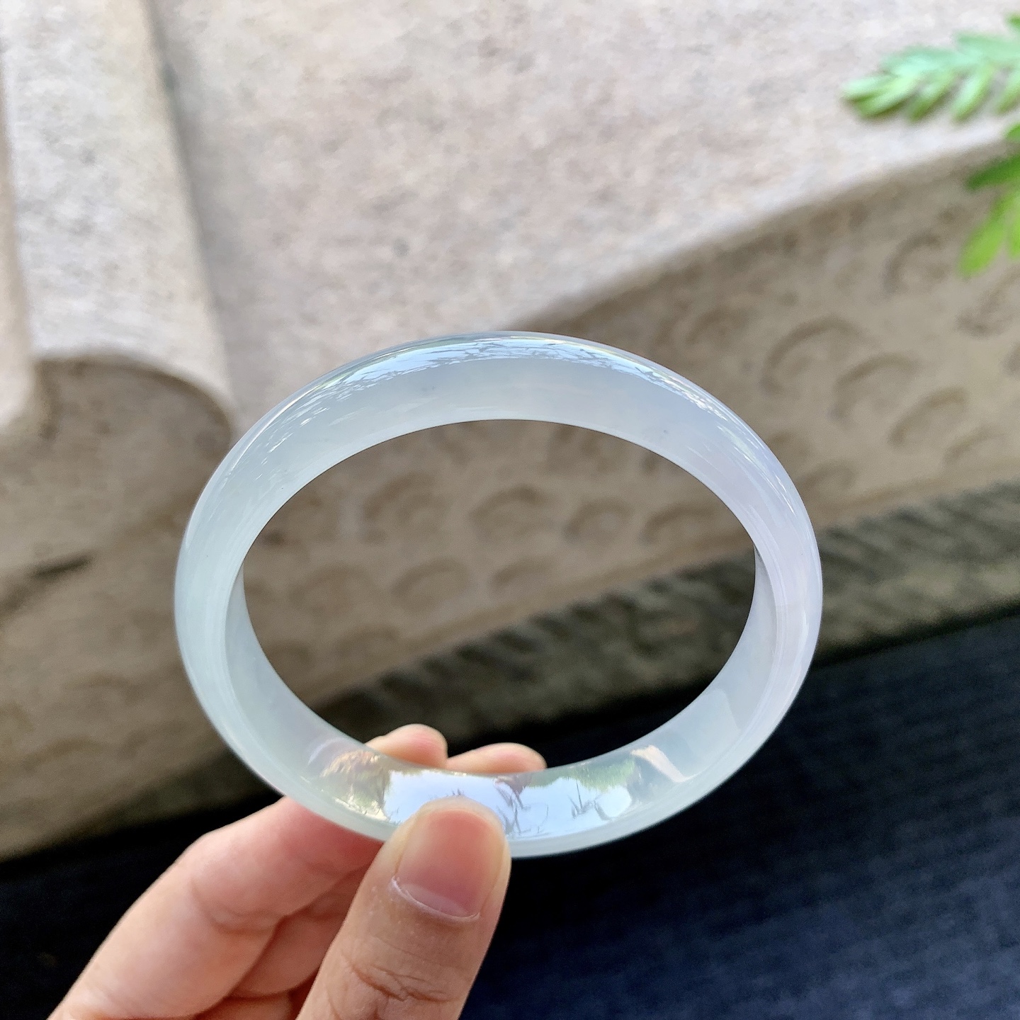 正圈57 58 圈口58/12/6.2 编码DJ092605 冰糯双彩，水润，种老，细腻，打灯有棉线