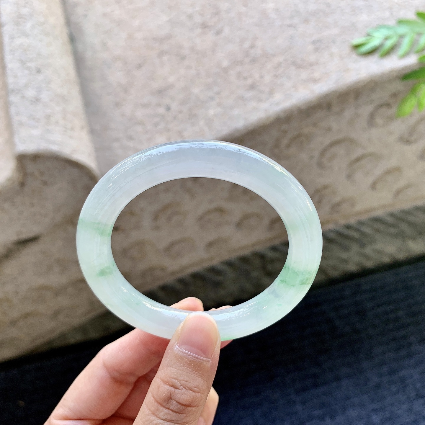 圆条51 52 圈口52.2/9.4/9.5 编码C5092629 糯冰飘花，水润，种老，细腻，有纹线
