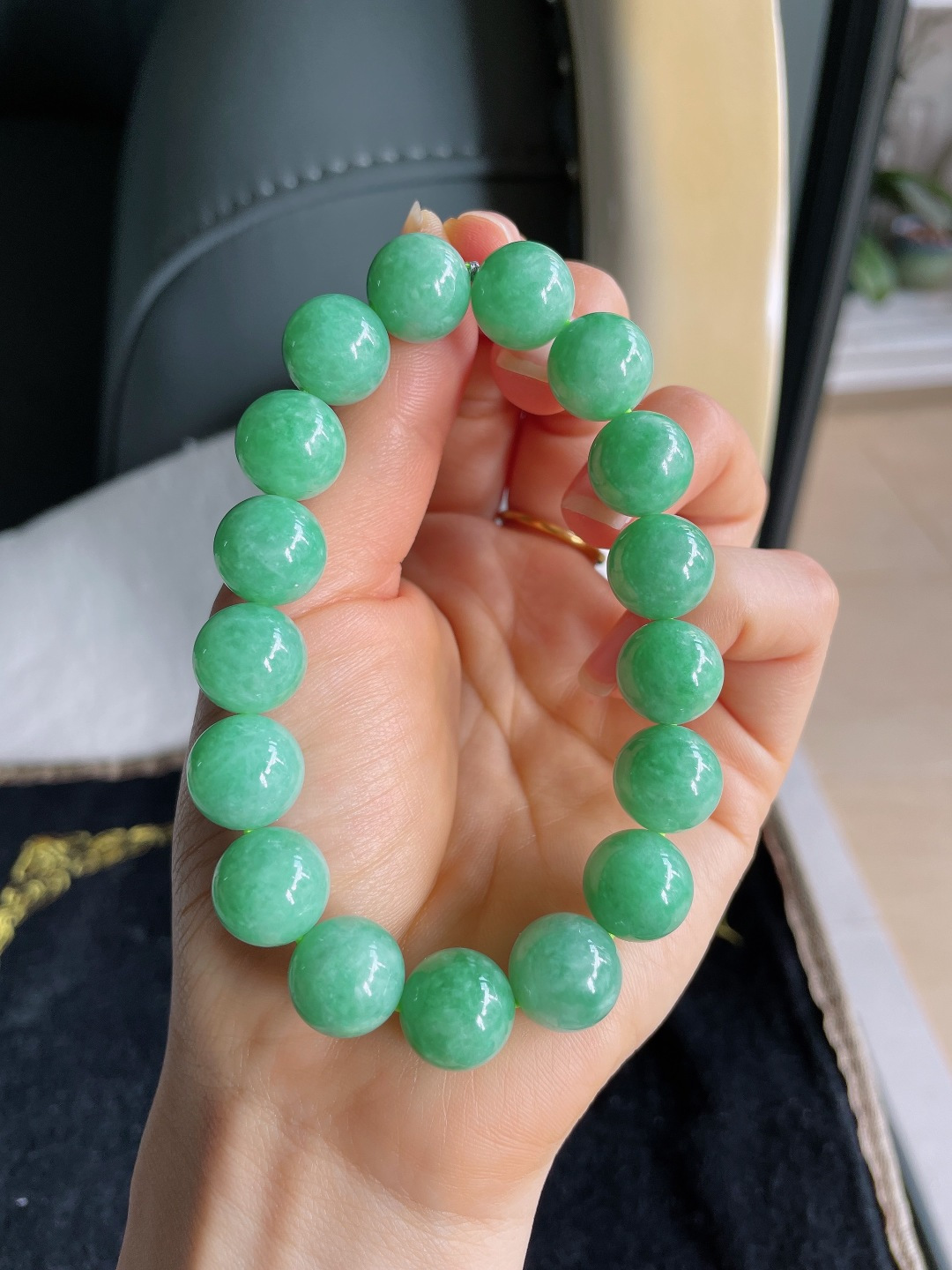 缅甸天然翡翠A货，满绿手串，尺寸：12.5mm。【编3826】