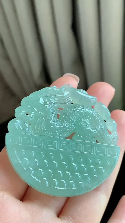 天然翡翠，冰晴龙牌无裂，尺寸50.7-51.2-6 ac911