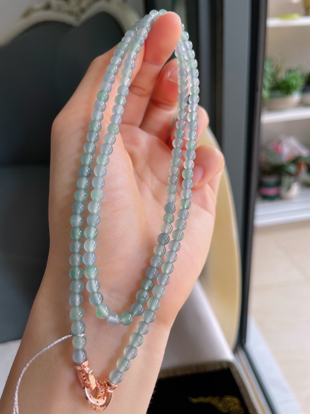 天然翡翠A货，冰双彩珠链，尺寸：4.4mm135颗。【编4605】