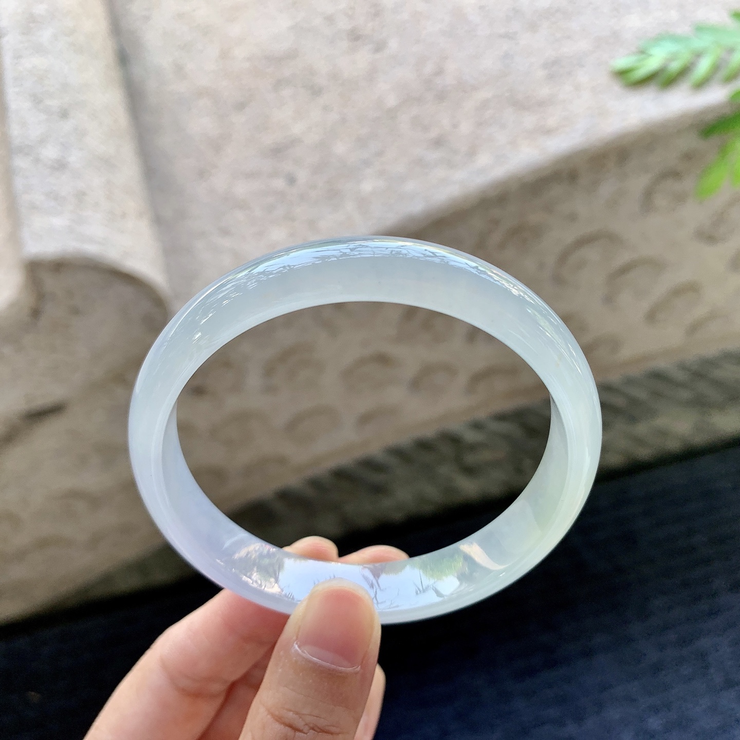 正圈57 58 圈口58/12/6.2 编码DJ092605 冰糯双彩，水润，种老，细腻，打灯有棉线
