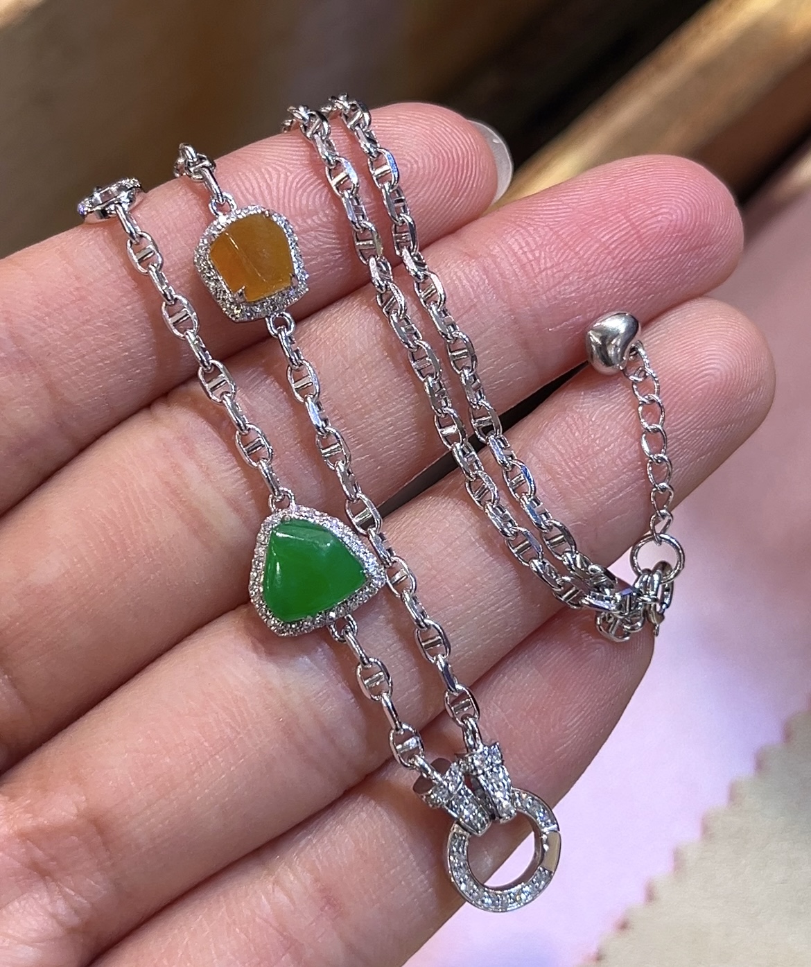 ️，冰种翡翠蛋面项链 胶感十足，特色款，性比超高 料子，18k金镶南非钻，种水️，7.4-7.1-3.5