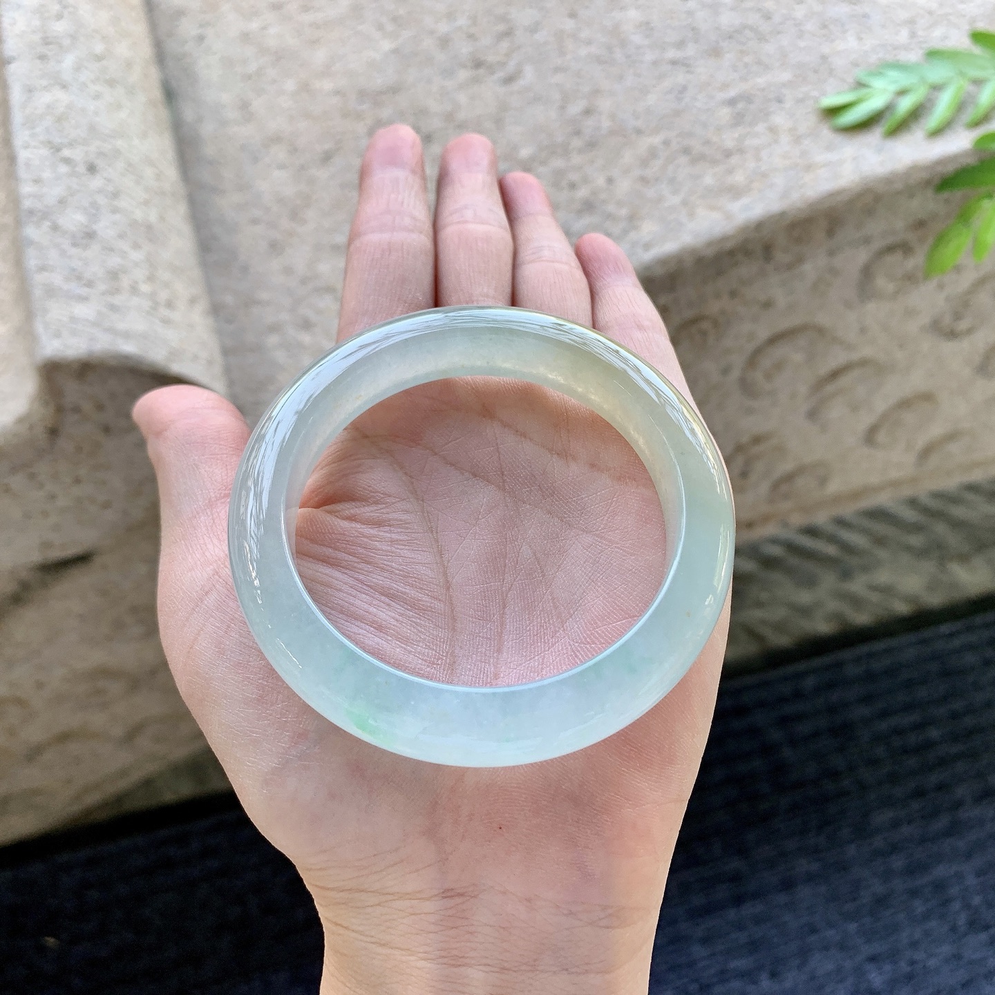 正圈54 55 圈口55.6/11.7/8.8 编码DJ092606 冰糯飘黄翡，水润，种老，细腻，无裂
