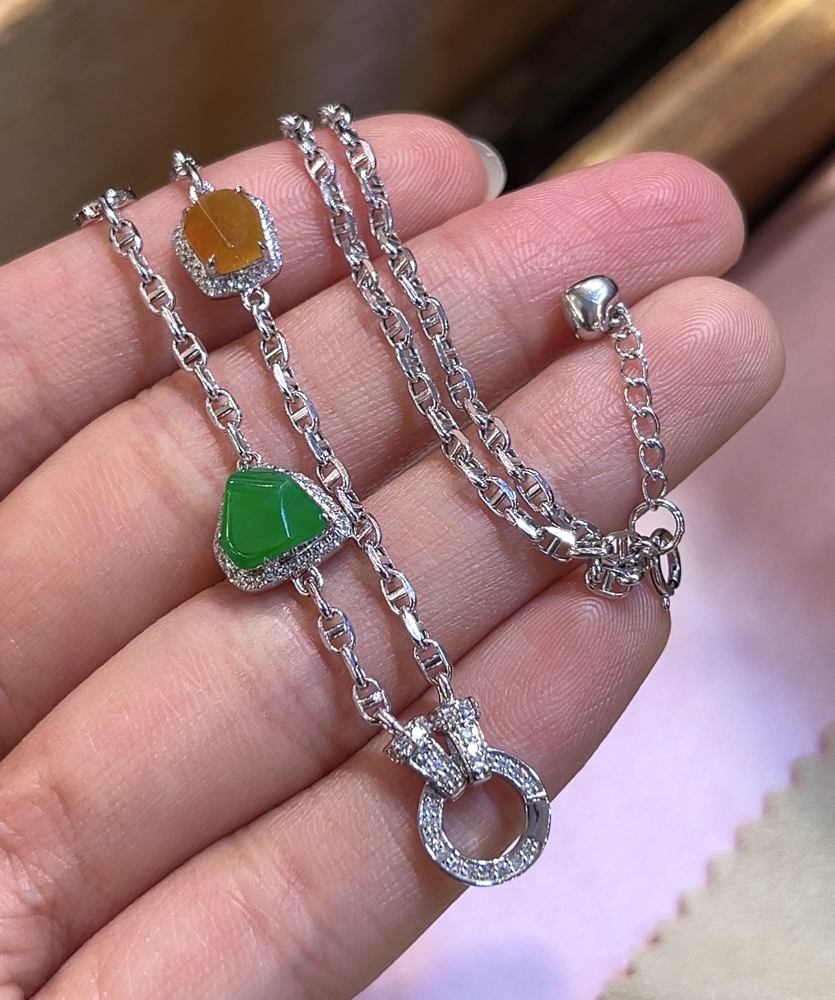 ️，冰种翡翠蛋面项链 胶感十足，特色款，性比超高 料子，18k金镶南非钻，种水️，7.4-7.1-3.5